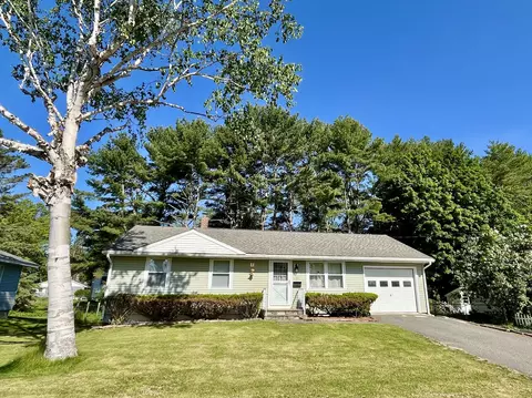 6 Glenwood St, Orono, ME 04473
