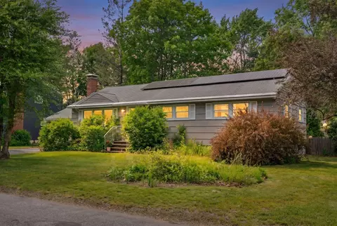 30 Macmillan Dr, Brunswick, ME 04011