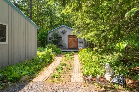Exterior - 43 Cedar Ln, Ogunquit, ME 03907 photo 2 of 10