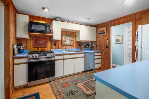 Kitchen - 43 Cedar Ln, Ogunquit, ME 03907 photo 1 of 2