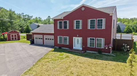 77 Starling Dr, Bangor, ME 04401