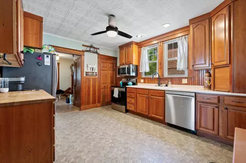 Entry Way - 6 Chamberlain St, Brewer, ME 04412 photo 3 of 7
