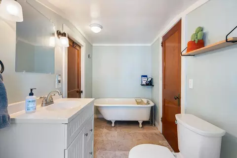 Bath - 6 Chamberlain St, Brewer, ME 04412 photo 3 of 4