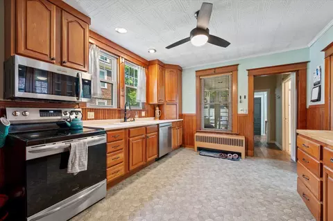 Entry Way - 6 Chamberlain St, Brewer, ME 04412 photo 2 of 7