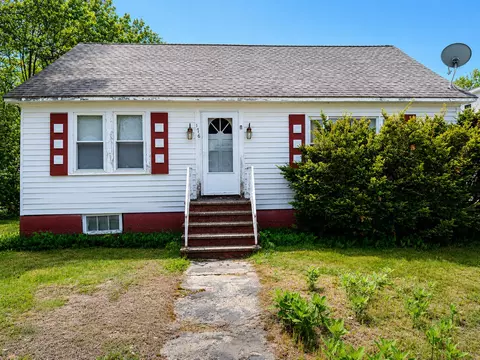 176 Bowdoin St, Millinocket, ME 04462