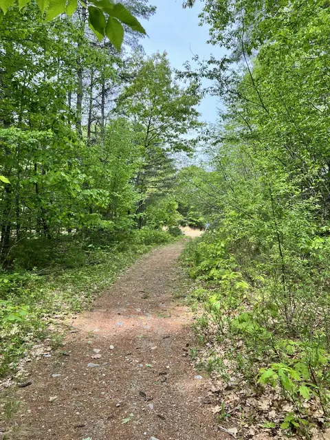 33 Serenity Ln, Topsham, ME 04086