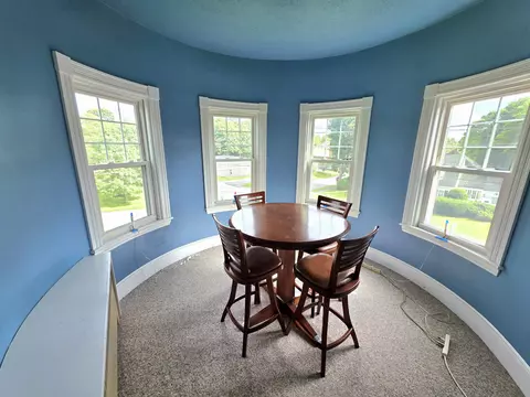 32 Pleasant St, Houlton, ME 04730