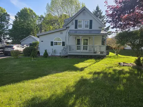 98 Fairview Ave, Dover Foxcroft, ME 04426