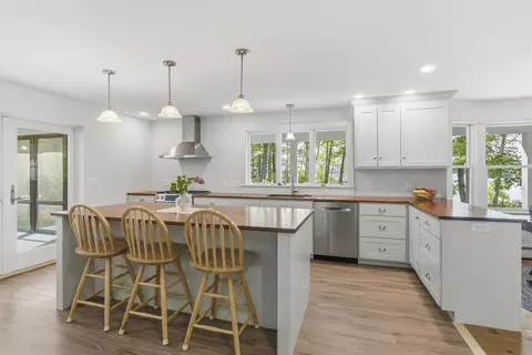 Kitchen - 10 Chickadee Ln, Freeport, ME 04032 photo 1 of 7