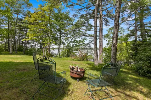 Exterior - 10 Chickadee Ln, Freeport, ME 04032 photo 4 of 20