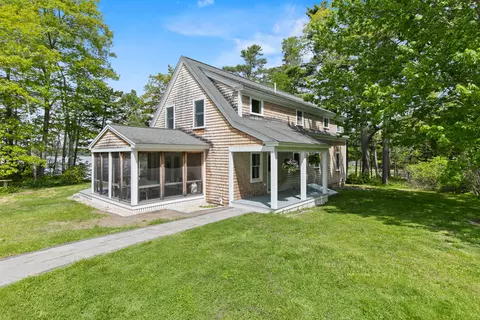 Exterior - 10 Chickadee Ln, Freeport, ME 04032 photo 5 of 20