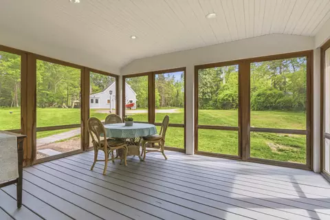 Exterior - 10 Chickadee Ln, Freeport, ME 04032 photo 7 of 20