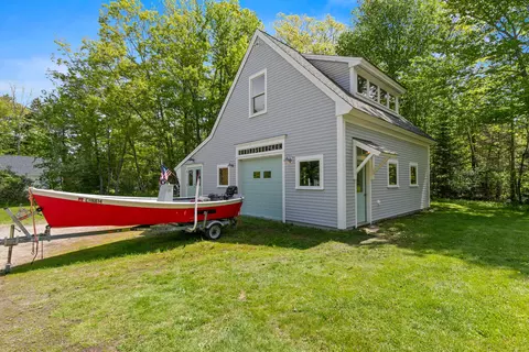 Exterior - 10 Chickadee Ln, Freeport, ME 04032 photo 17 of 20