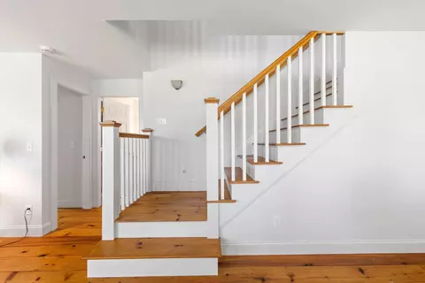 Entry Way - 10 Chickadee Ln, Freeport, ME 04032 photo 3 of 6