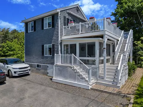 17 Clifford Ln, Wells, ME 04090