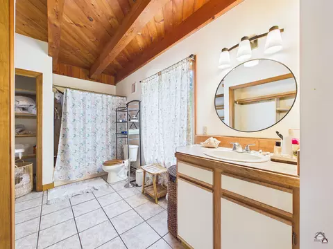 Bath - 69 Coolidge Rd, Wayne, ME 04284 photo 1 of 1