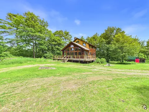 69 Coolidge Rd, Wayne, ME 04284