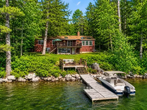 65 Lakeshore Dr, Belgrade, ME 04917