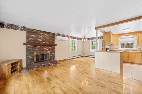 Living - 460 Pool St, Biddeford, ME 04005 photo 2 of 4