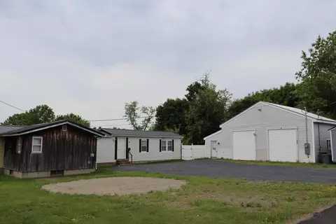 17 Chestnut St, Skowhegan, ME 04976