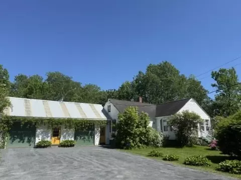 202 Middle Rd, Oakland, ME 04963