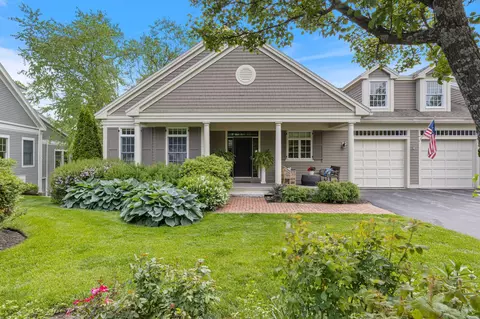 34 Marigold Ln, Falmouth, ME 04105