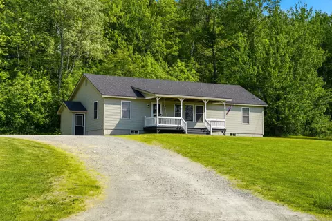42 Winter St, Lincoln, ME 04457