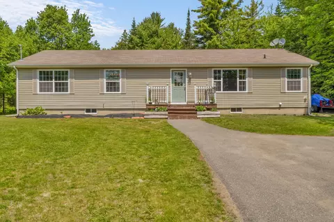 84 Mcintosh Ave, Levant, ME 04456