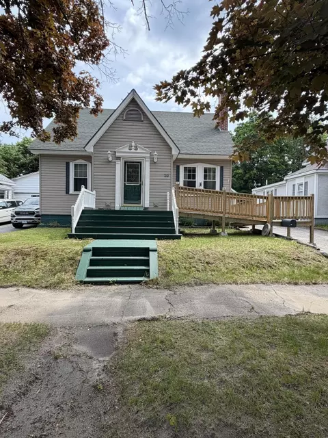 29 Somerset St, Millinocket, ME 04462