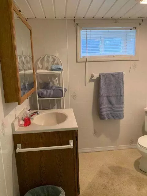 Bath - 29 Somerset St, Millinocket, ME 04462 photo 2 of 2