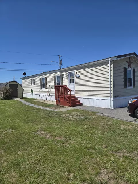 37 Scarponi Dr, Brunswick, ME 04011