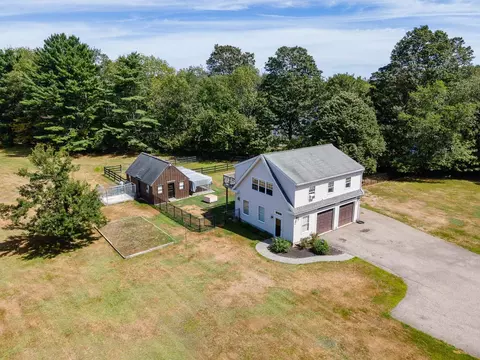 60 Remicks Ln, Kittery, ME 03904