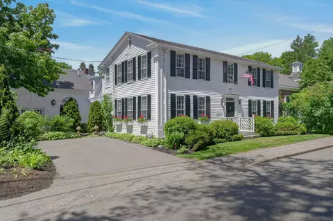 4 Elm St, Kennebunkport, ME 04046