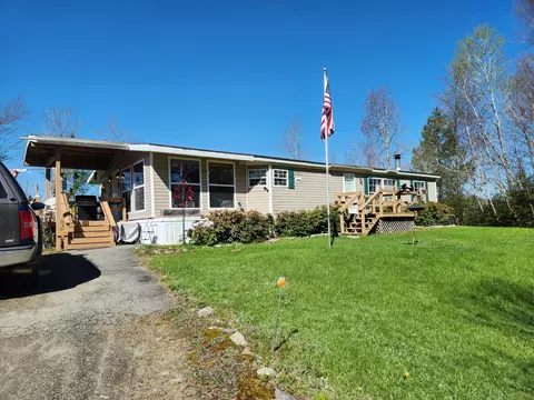16 Cowboy Ln, Whitefield, ME 04353