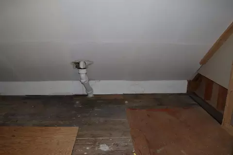 Bath - 143 Chamberlain St, Brewer, ME 04412 photo 2 of 3