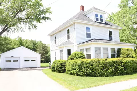 143 Chamberlain St, Brewer, ME 04412