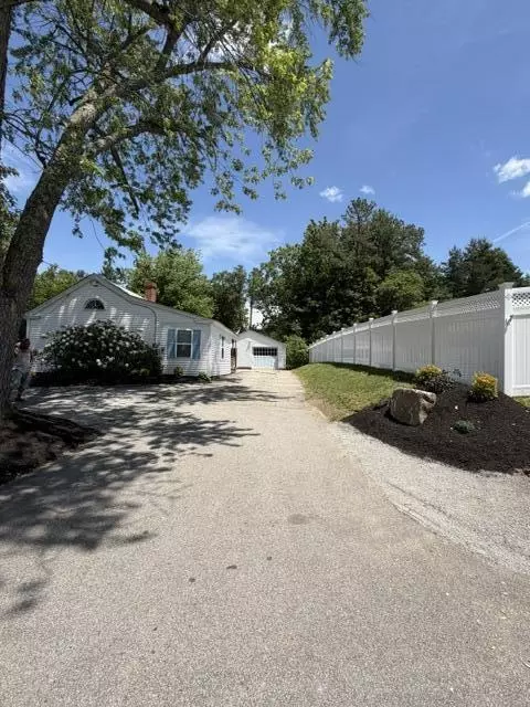98 Rochester St, Berwick, ME 03901
