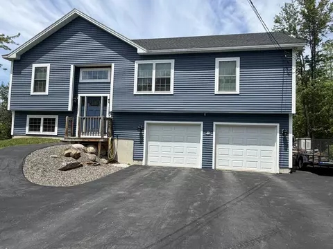 39 Clark Rd, Kenduskeag, ME 04450
