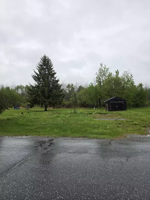 135 Riverside Ave E, Fort Fairfield, ME 04742