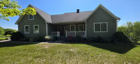 33 Eastern View Dr, Turner, ME 04282