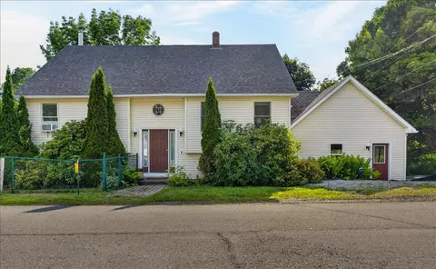 13 Norris St, Searsport, ME 04974