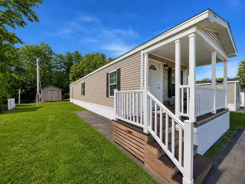 15 Colonial Dr, Lisbon, ME 04252