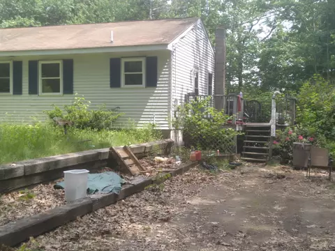 11 Palace Dr, Sanford, ME 04073