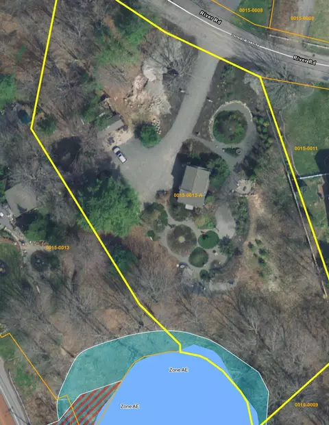 19 River Rd, York, ME 03902