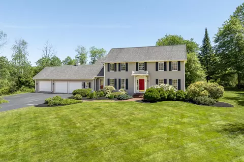 9 Birkdale Rd, Falmouth, ME 04105