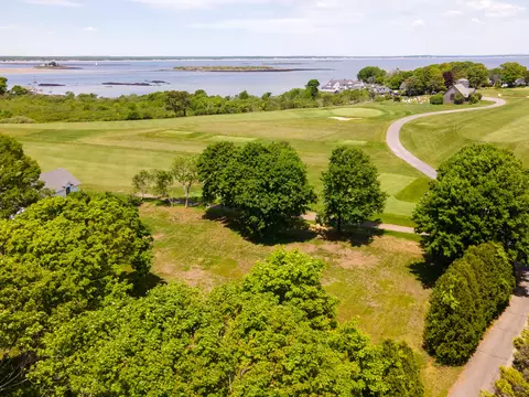 1 St Martins Ln, Biddeford, ME 04005
