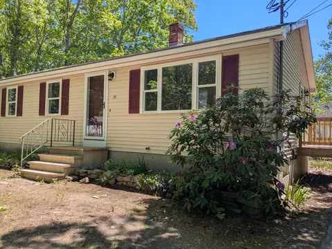 35 Pierce Ave, Sanford, ME 04073