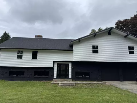 466 East Ave, Lewiston, ME 04240