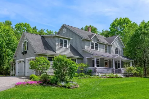 11 Heidi Way, Raymond, ME 04071