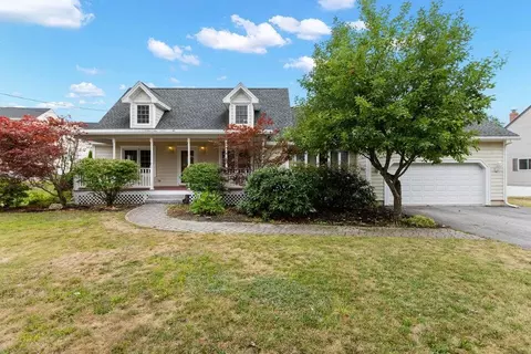 1 Trix Ln, Biddeford, ME 04005